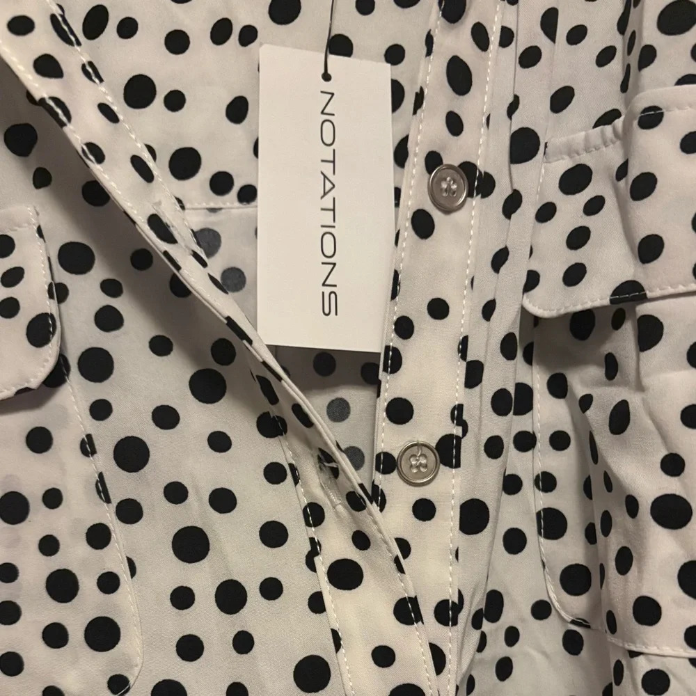 LADIES NOTATION WHITE AND BLACK POLKA DOT BUTTON UP BLOUSE SIZE LARGE